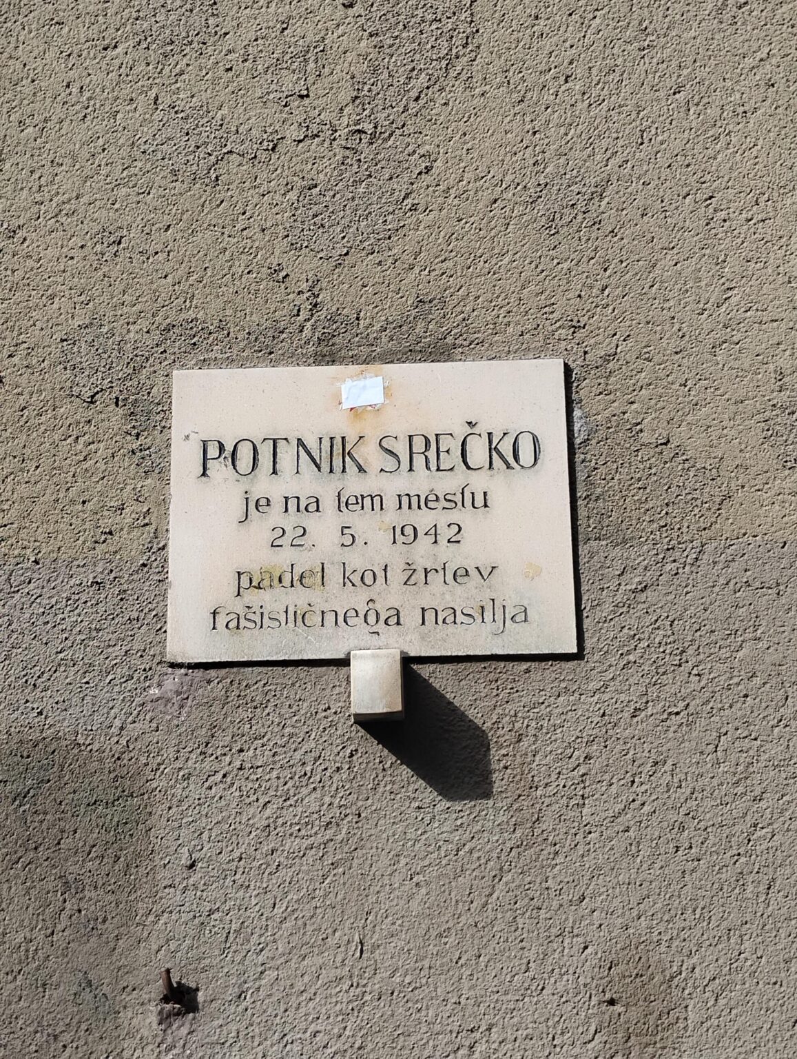 LjubljanaのPrajakova Streetのこのプラークの背後にある背景は何ですか？
