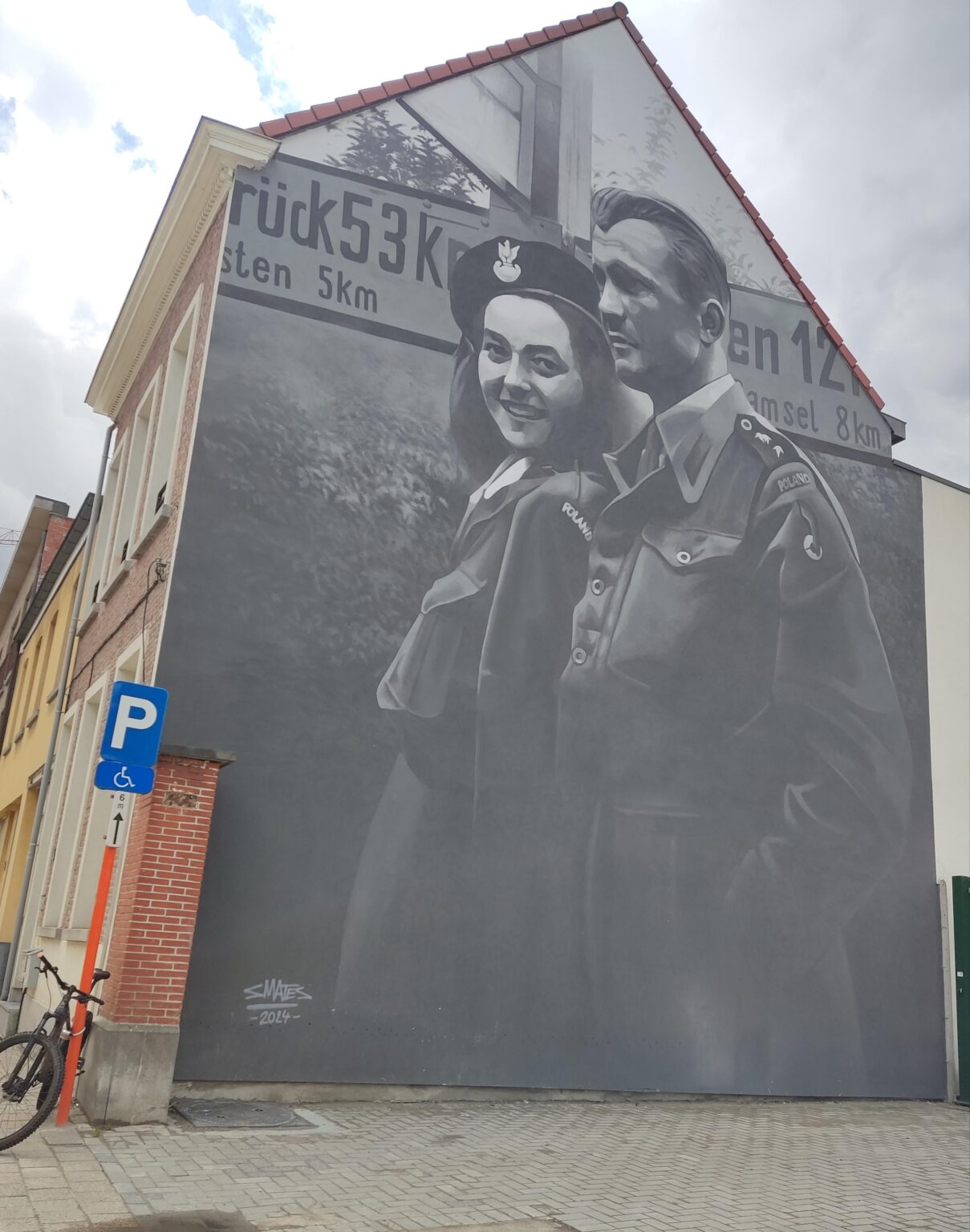 私の街のポーランドの壁画ベルギーのシント・ニクラア
