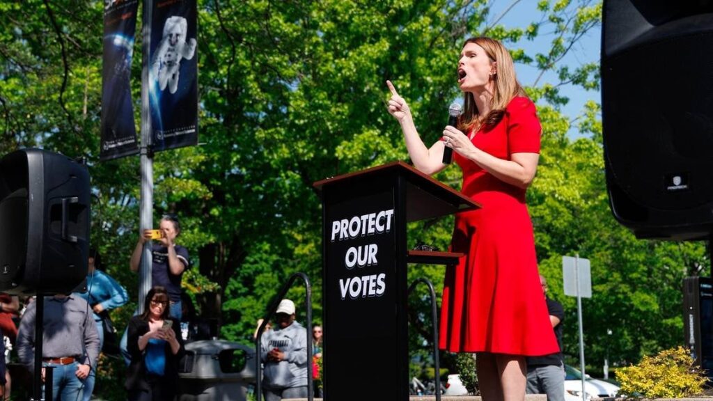 連邦裁判官は、最高裁判所の選挙で勝者として民主党のアリソン・リッグスを認定するようNCに命じます