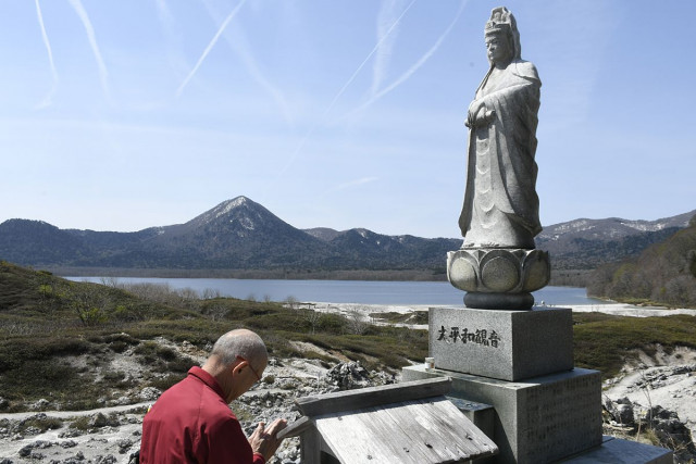 日本三大霊場「恐山」（青森県むつ市）開山　亡き人しのび参拝客次々