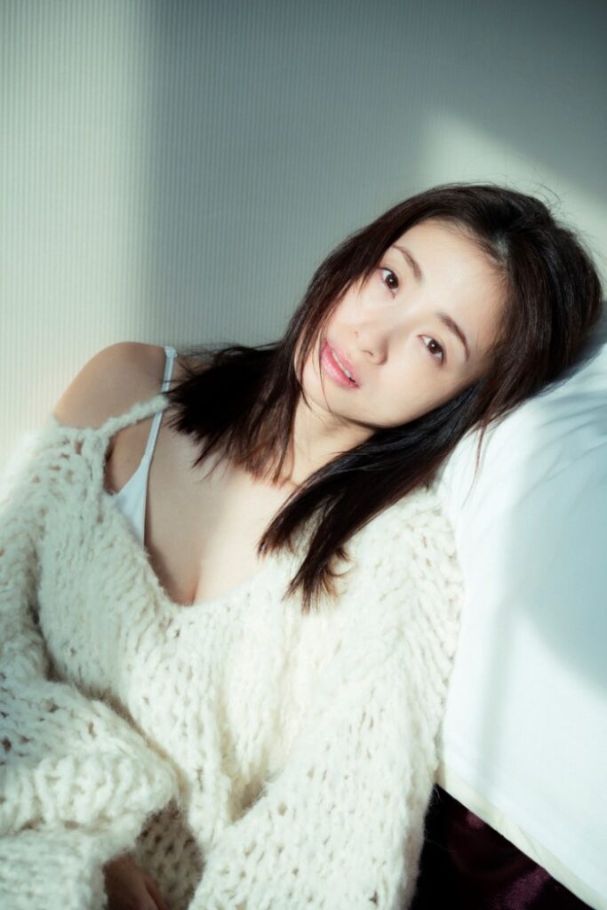 39歳・3児の母の上戸彩、15年ぶり写真集に「どのような方が見てくださるんだろう」 - tokyoheadline.com