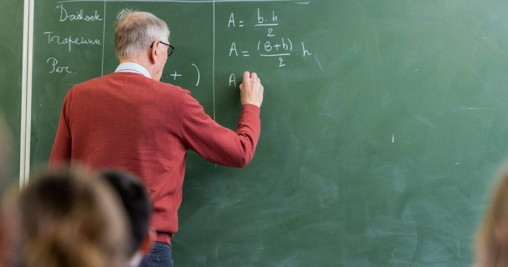 コミュニティ教育におけるオランダ人と数学の教師の不足が増加しています