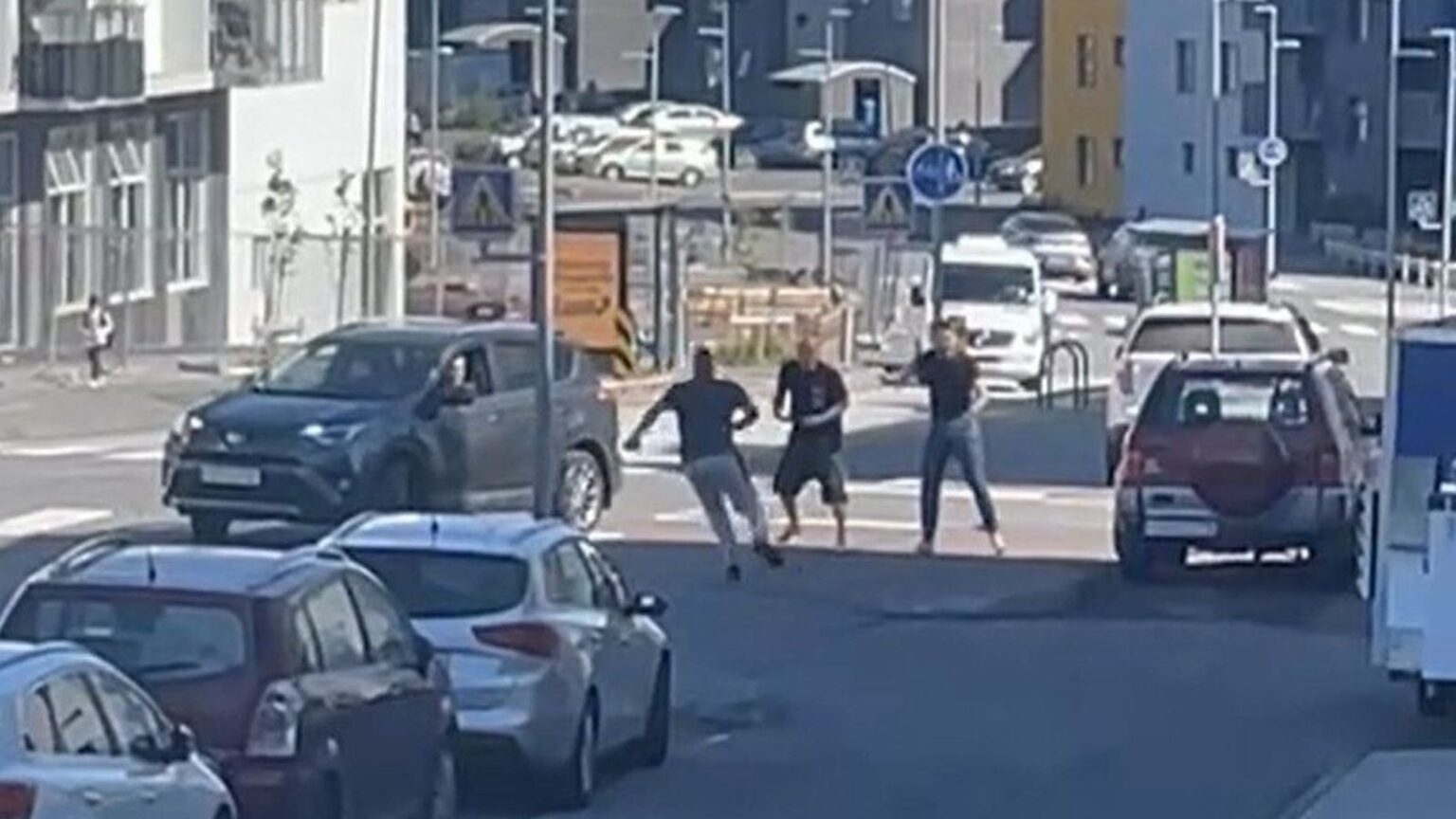 注射の疑いのある男性を探しています
