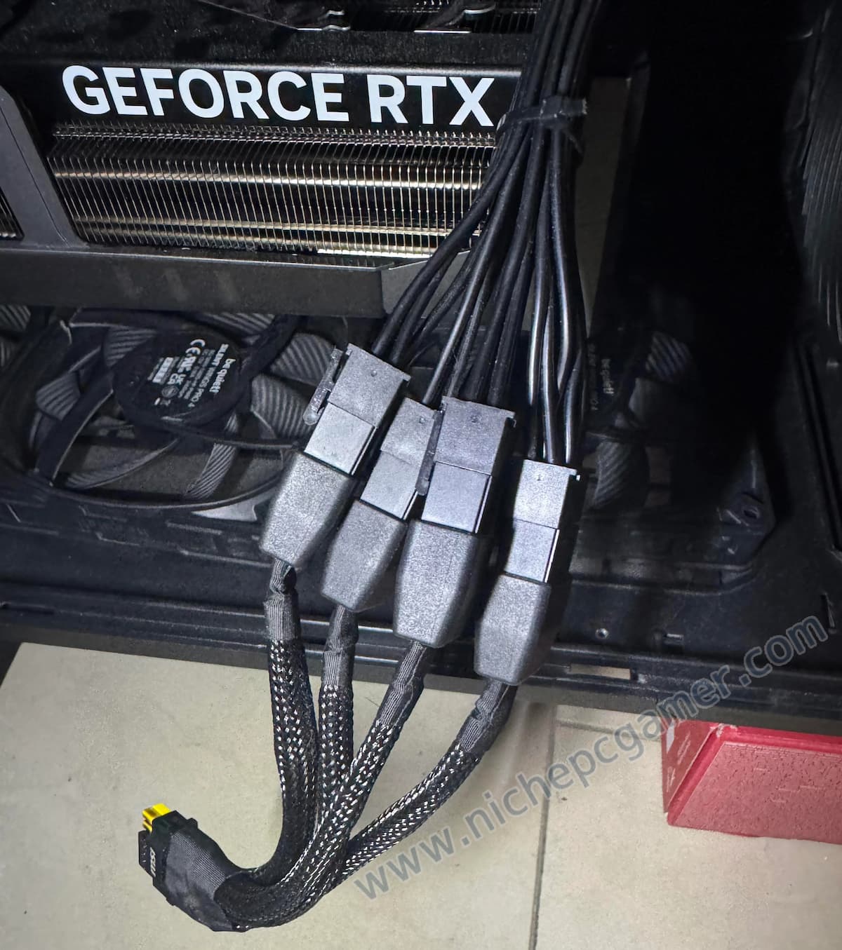 GeForce RTX 5090環境で16ピン(12V-2x6)変換ケーブルが焼損・融解