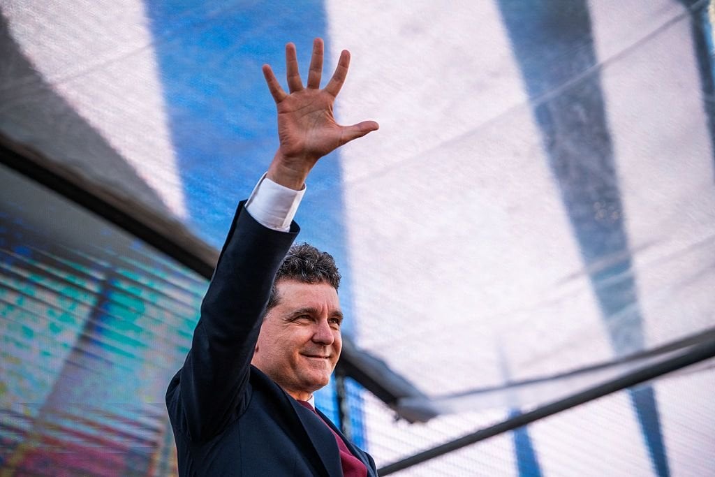 ニクソール・ダンはルーマニアの大統領選挙で勝利し、反ウクレーン・シミオンを破った