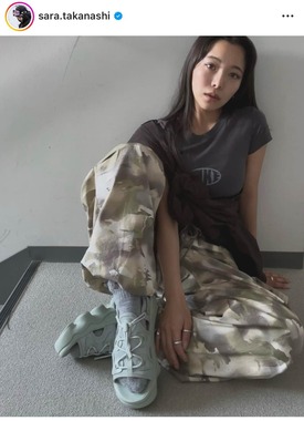 迷彩パンツ姿の高梨（本人インスタグラムより）