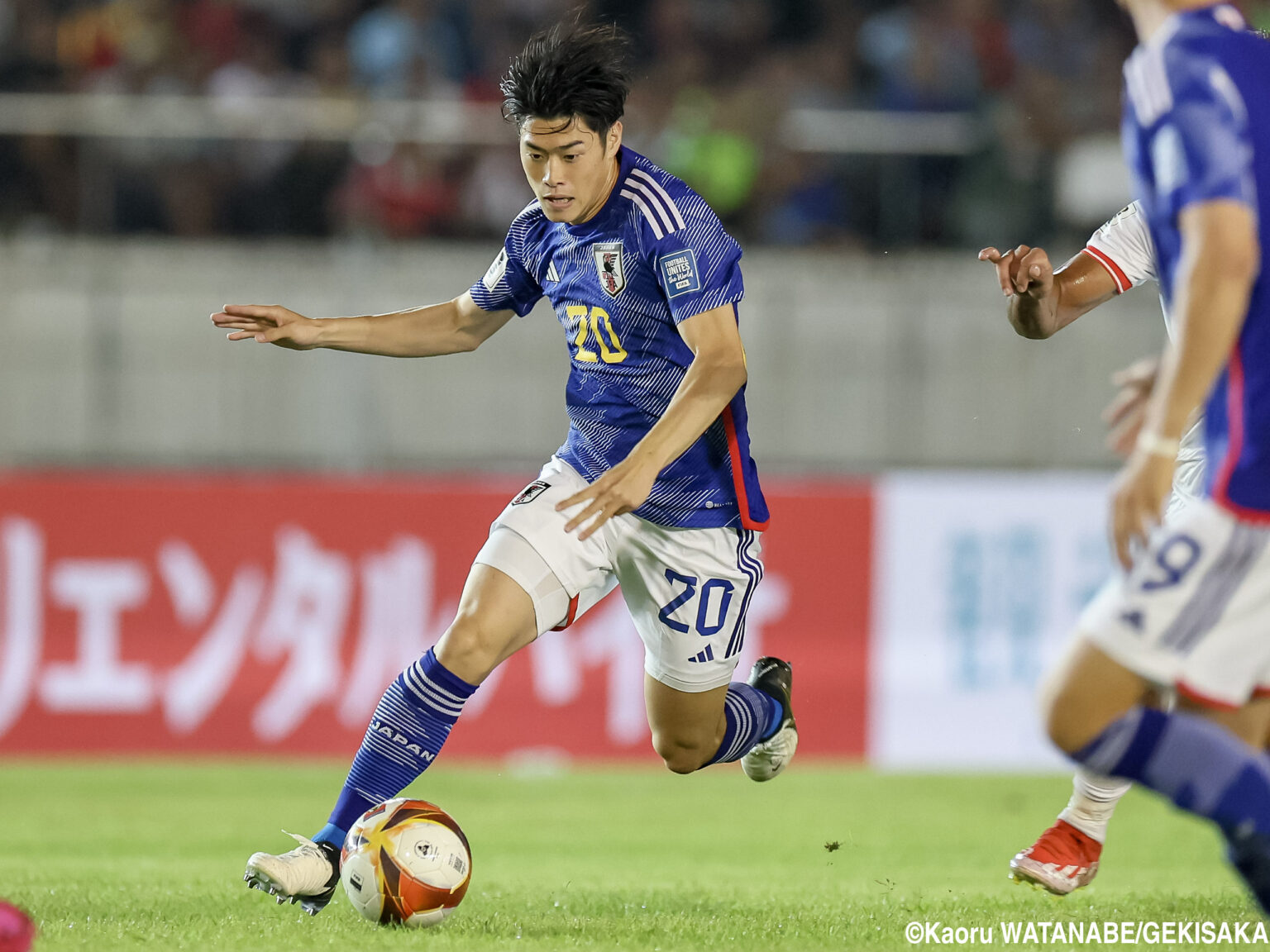 堂安所属フライブルクがMF鈴木唯人の獲得を正式発表!! 背番号は14に決定 - gekisaka.jp