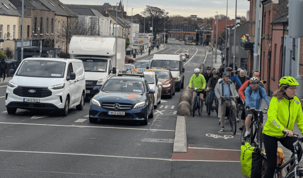 運転手と混ぜる危険と恐怖が、より多くのアイルランド人がサイクリングしない理由です - 世論調査