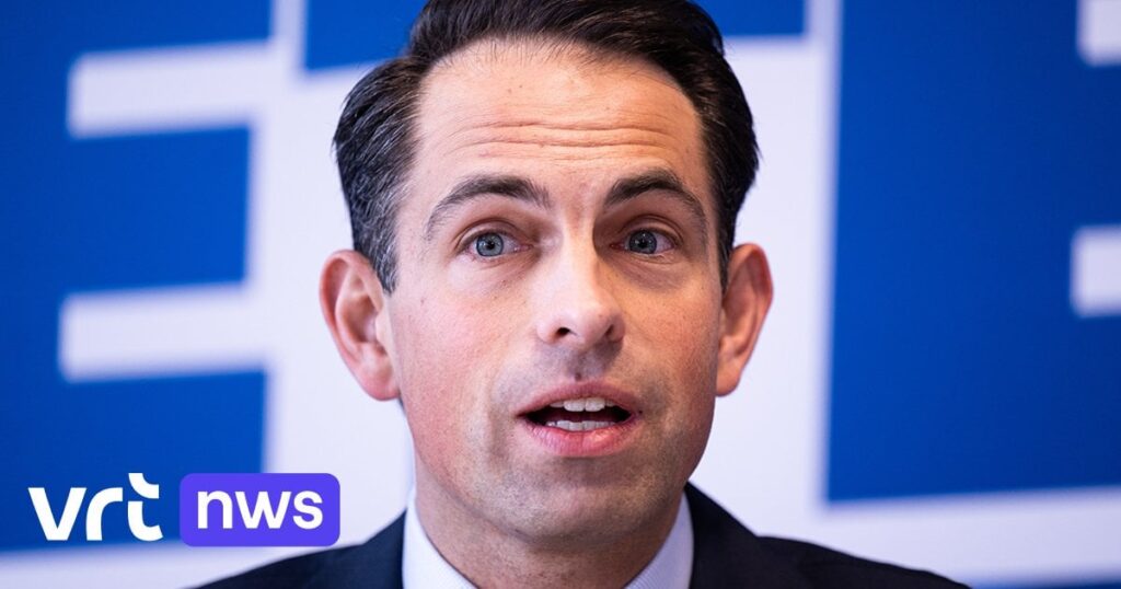 詐欺調査についてギリシャ人のヴラムズ・ベランの議長：「私には難しい証拠はありませんが、上からのオーケストレーションの兆候」| VRT NWS：ニュース