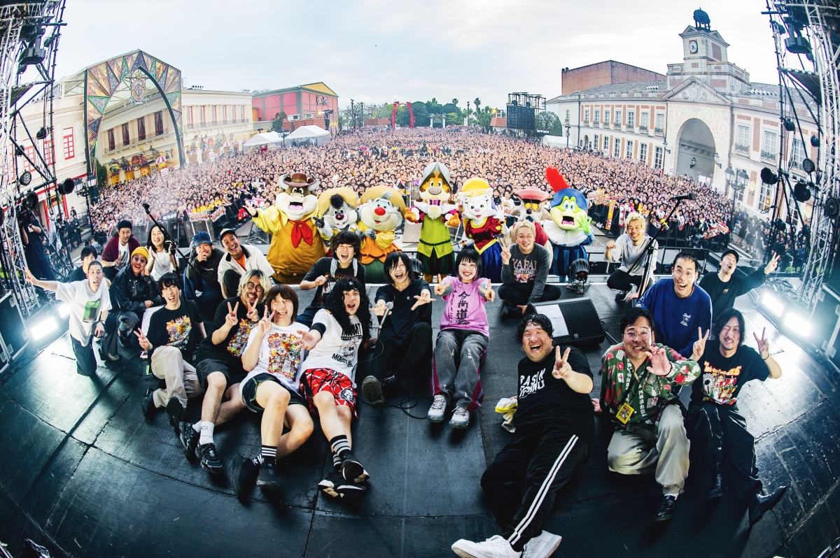 ヤバイTシャツ屋さん 2日間で約1万6000人が人気テーマパーク「志摩スペイン村」を貸切に！？ 1日目は岡崎体育や10-FEETら豪華ゲストが出演する自身初主催となる野外フェス！ 2日目は”ヤバT”渾身の野外ワンマンライブ！パークの全キャラクターたちもステージに集結し、夢の共演が実現！
