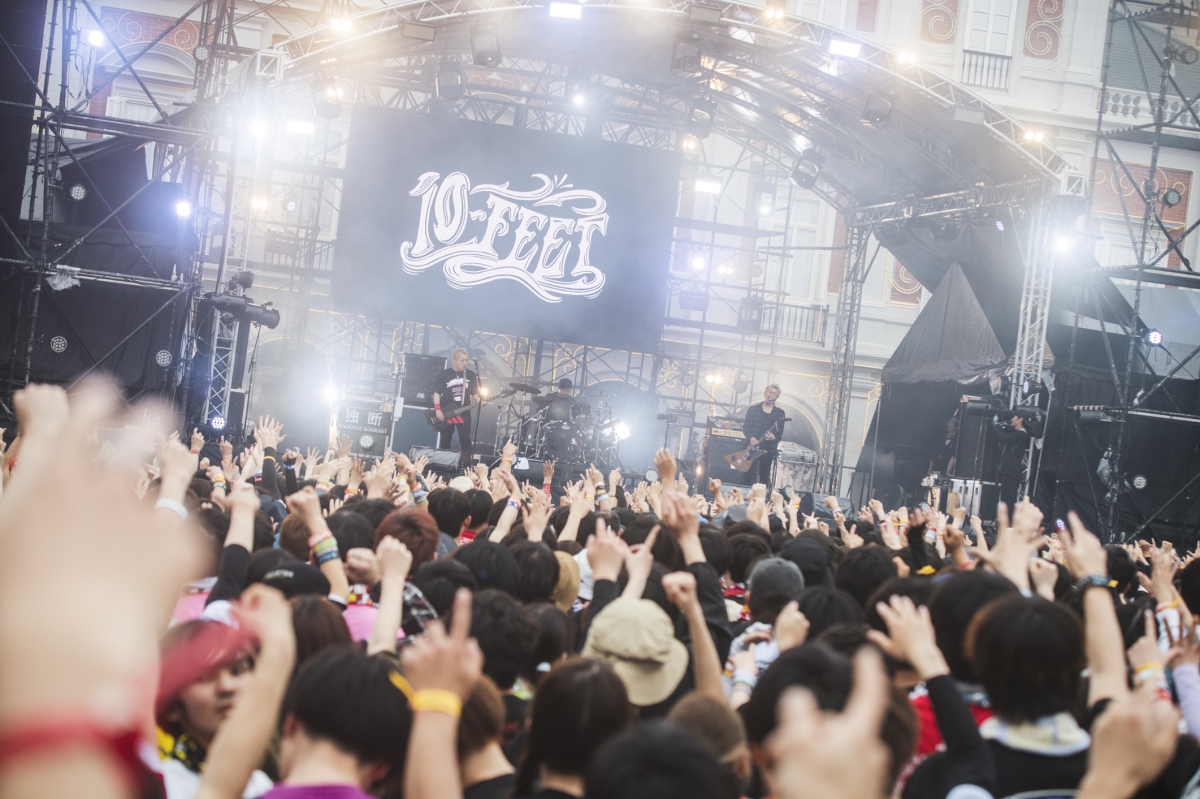ヤバイTシャツ屋さん 2日間で約1万6000人が人気テーマパーク「志摩スペイン村」を貸切に！？ 1日目は岡崎体育や10-FEETら豪華ゲストが出演する自身初主催となる野外フェス！ 2日目は”ヤバT”渾身の野外ワンマンライブ！パークの全キャラクターたちもステージに集結し、夢の共演が実現！