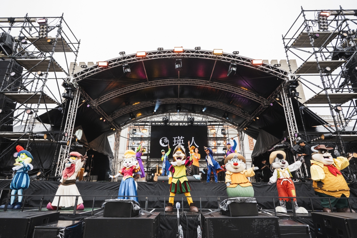 ヤバイTシャツ屋さん 2日間で約1万6000人が人気テーマパーク「志摩スペイン村」を貸切に！？ 1日目は岡崎体育や10-FEETら豪華ゲストが出演する自身初主催となる野外フェス！ 2日目は”ヤバT”渾身の野外ワンマンライブ！パークの全キャラクターたちもステージに集結し、夢の共演が実現！