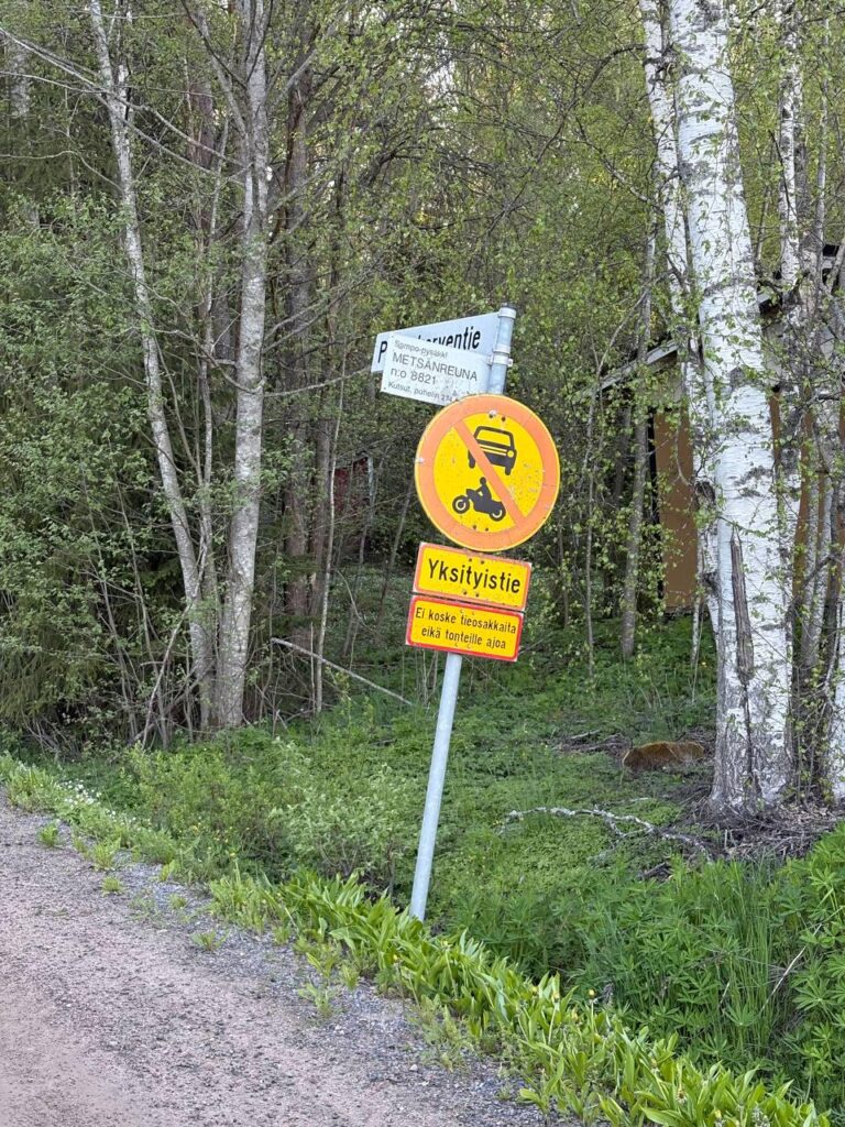 フィンランドの砂利道を探索する方法は？
