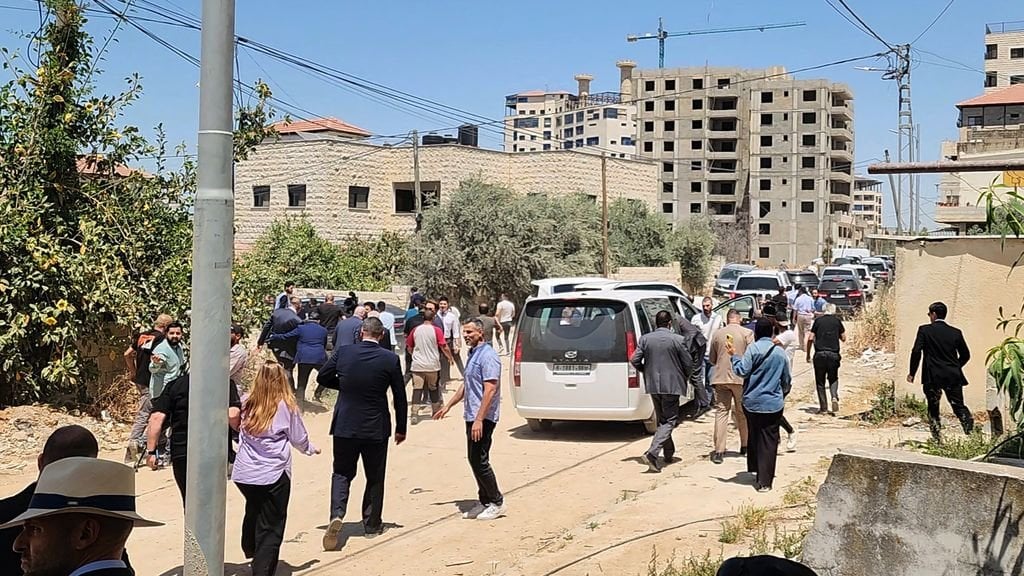 また、イスラエルに撃たれたジェニンの代表団でのオランダの外交官