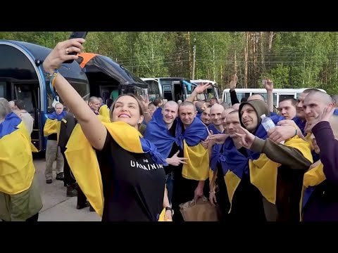 390 Freed：ウクライナとロシアは2022年以来最大の囚人スワップを実施します（ビデオ）