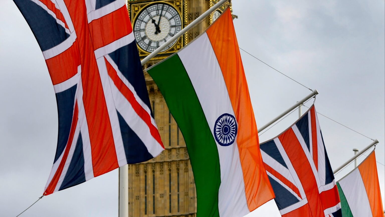 英国とインドは貿易契約を結んだとモディは言います