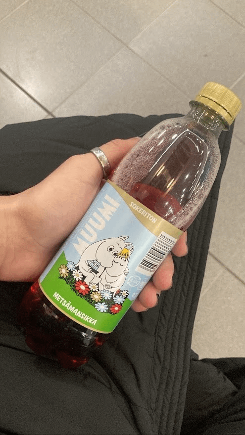 フィンランドからの私の最高の思い出は、ムーミンドリンクとの私のラブストーリーが始まったときです