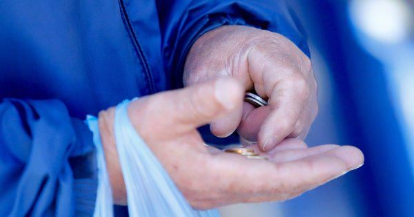 真実は痛い：ブルガリア人の1/5以上が貧しく、41％が家の外に休息がないため -  dnes.bgのニュース