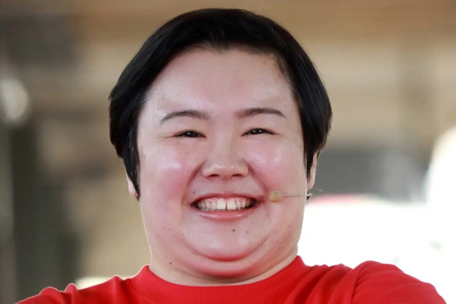やす子、結婚式参列を報告するも…　まさかの格好に「その服で出席したの」と驚きの声 – Sirabee