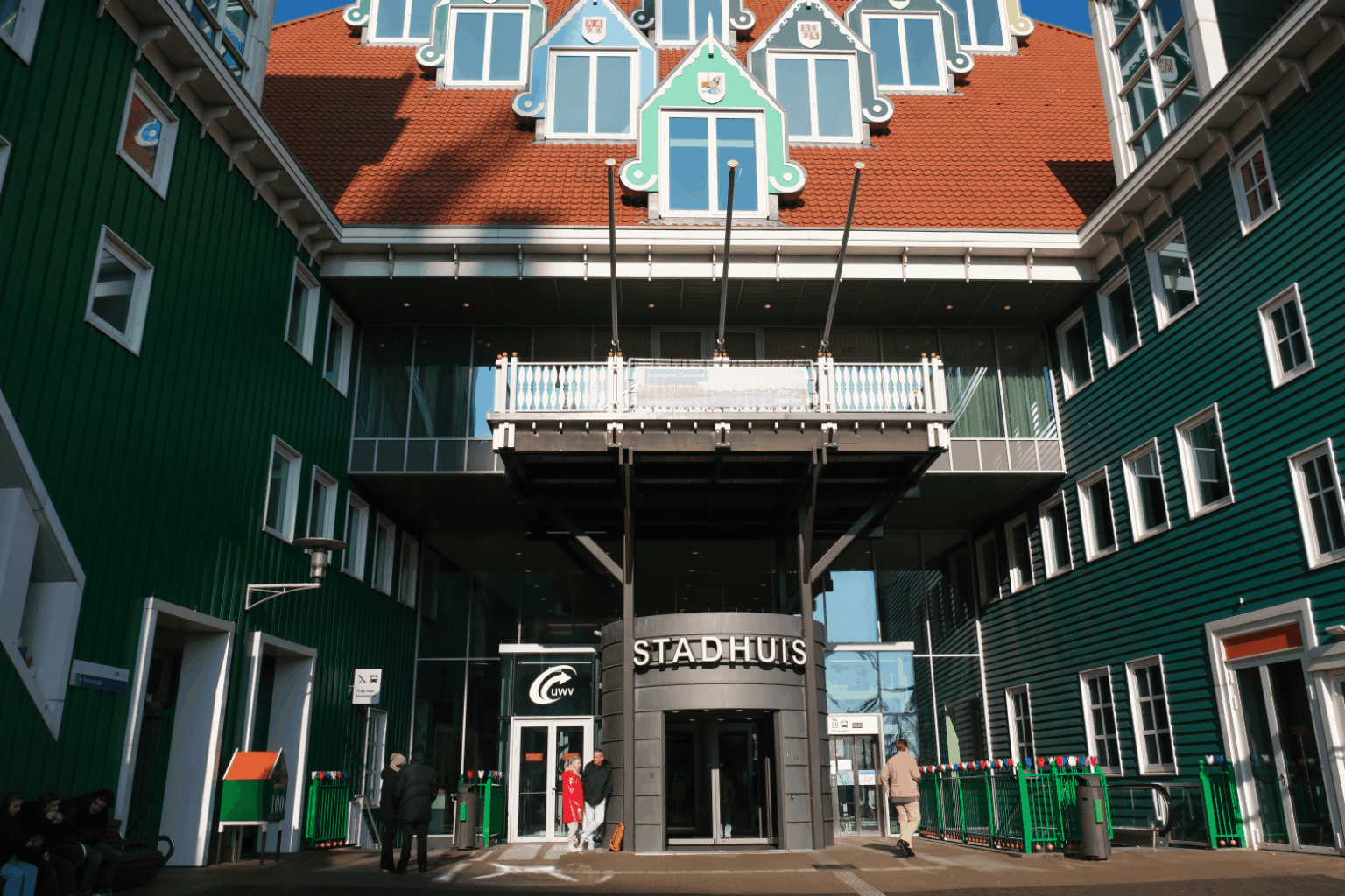 Zaanstadは、疑いのある社会支援詐欺師のリストを公開しています