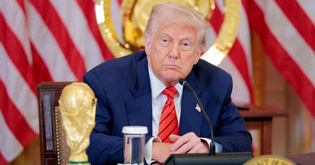 ドナルド・トランプは、ロシアをFIFAワールドカップに戻すことを戦争を終わらせるための「インセンティブ」になる可能性があることを提案しています