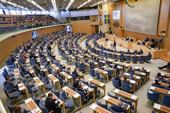 議会クラブは、オンラインで性的購入を禁止しています