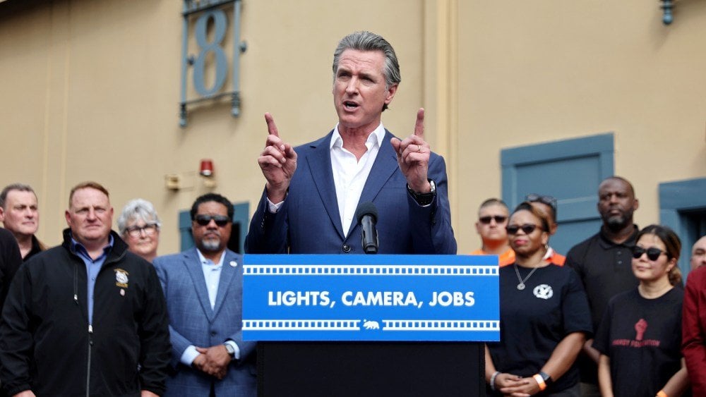 カリフォルニア州知事のギャビン・ニューサムは、トランプが関税を浮かんだ後、75億ドルの連邦映画のインセンティブを提案しています