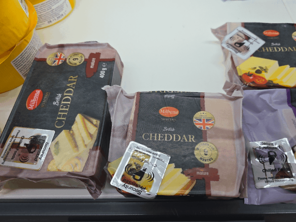 Lidl Cheddarにセキュリティタグがあるのはなぜですか？
