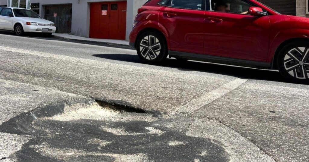 今朝、Tomで読んだ最初のこと：Potholeとの戦い....ペニスで。みなさんおはようございます！すてきな一日を！