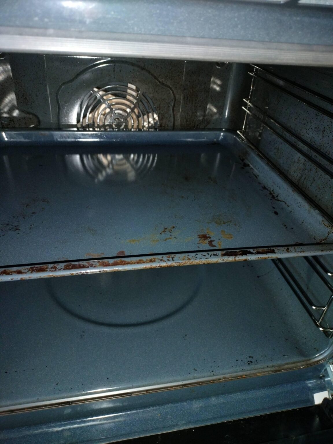 オーブンを掃除するにはどの製品が必要ですか？