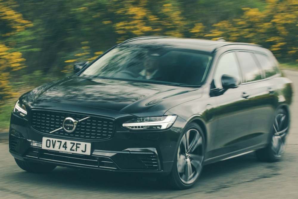 ボルボV90 T8 AWDウルトラ（英国仕様）