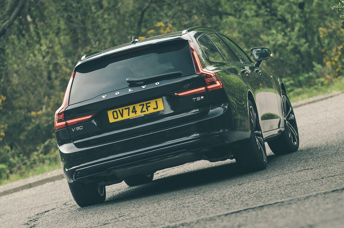 ボルボV90 T8 AWDウルトラ（英国仕様）