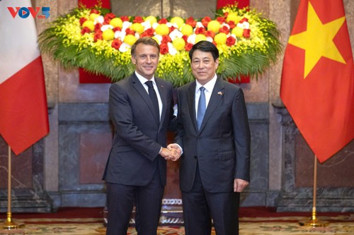 ベトナム・フランス、戦略パートナーシップ深化で共同声明