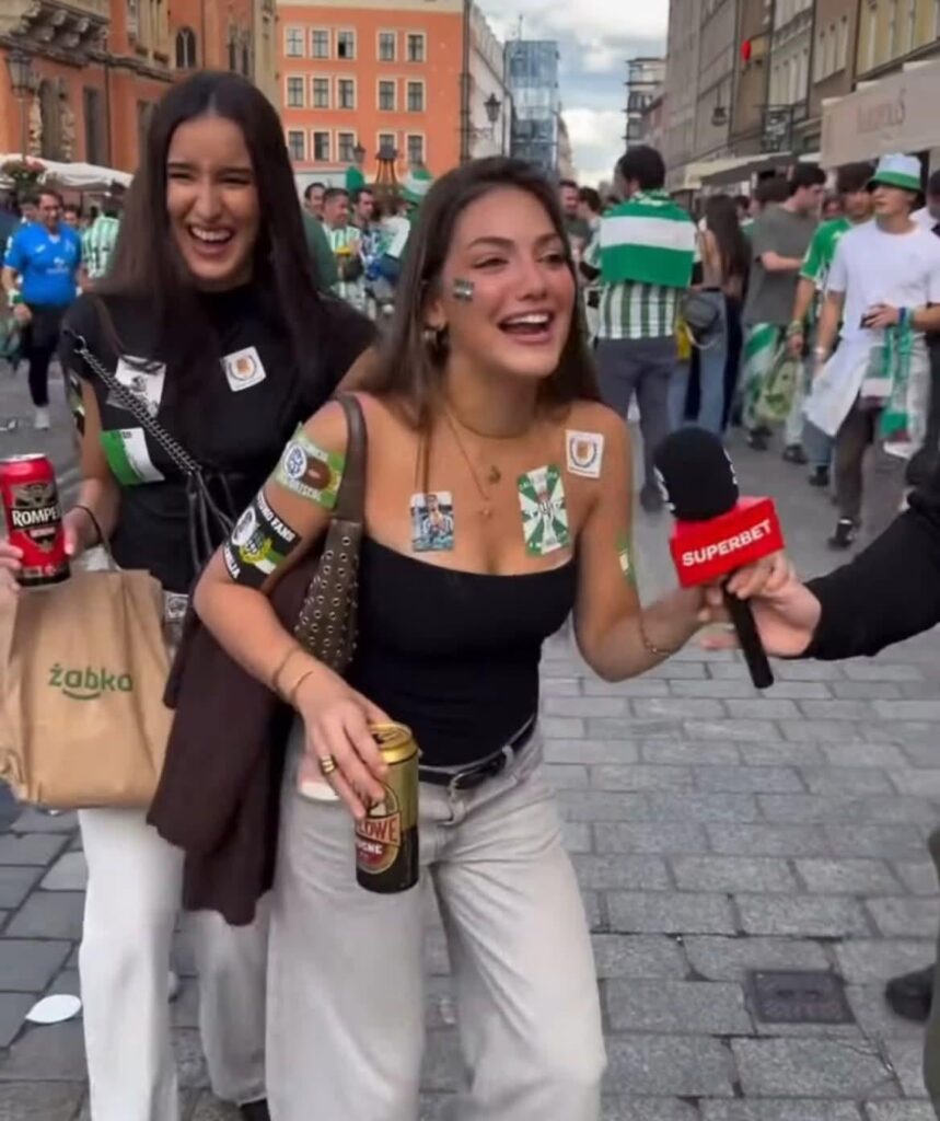 スペインのサッカーサポーター。