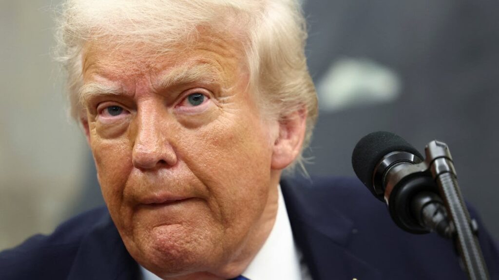 マイクロソフトは、トランプが主張した後、チーフ検察官のメールを閉鎖します