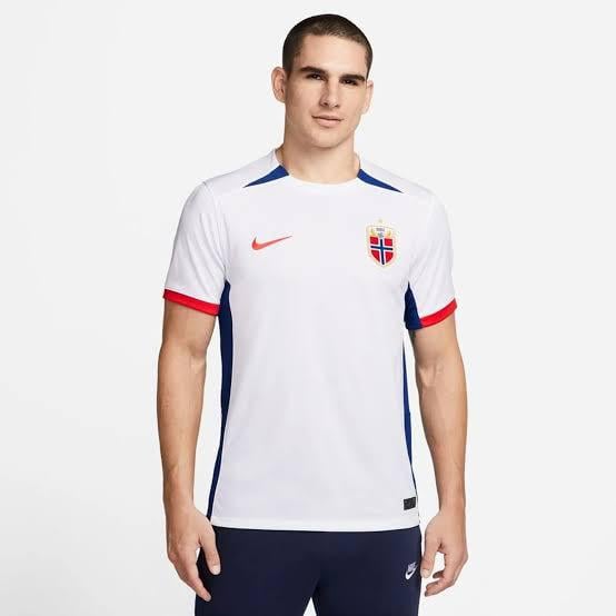 このノルウェイガンのサッカーシャツを買いたいです