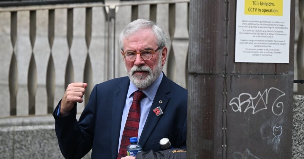 Gerry Adamsは、ju審員がBBC放送によって中傷されたことに気付いた後、100,000ユーロを授与しました