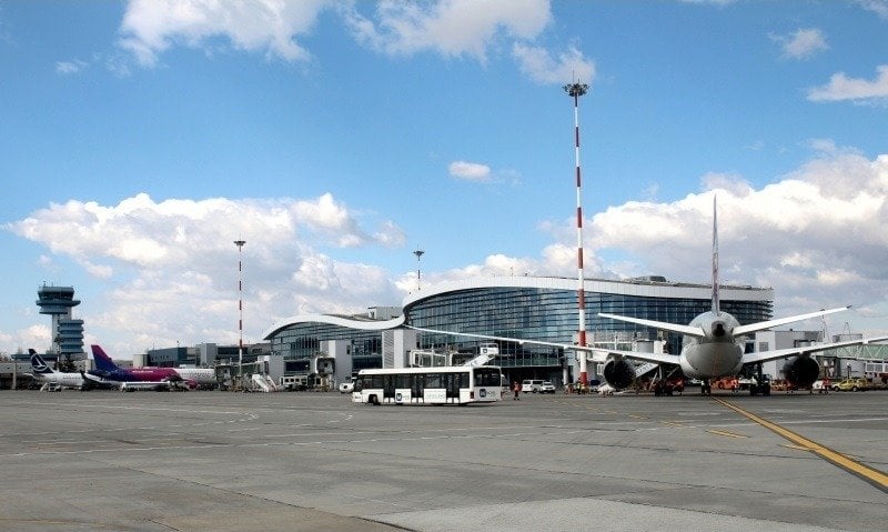 ブカレスト空港の責任者のみが、予算の赤字 /グリンインデアヌの反応を減らすという完全な危機において、1か月あたり約70,000のLEIの5倍以上の手当を超えて増加しています。