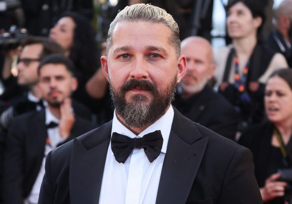 Shia Labeoufは、彼が馬が飼われている場所で眠っているセントラルパークに住んでいたことを明らかにしました：私は良い方法ではありませんでした