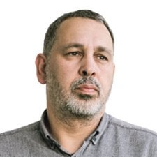 民主主義は、それが右端の国際的な資金調達に来ると言わざるを得ません