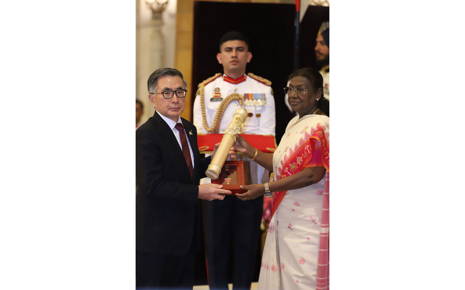 スズキ、鈴木修相談役がインド政府から国家勲章「パドマ・ビブシャン」を受賞 - Car Watch