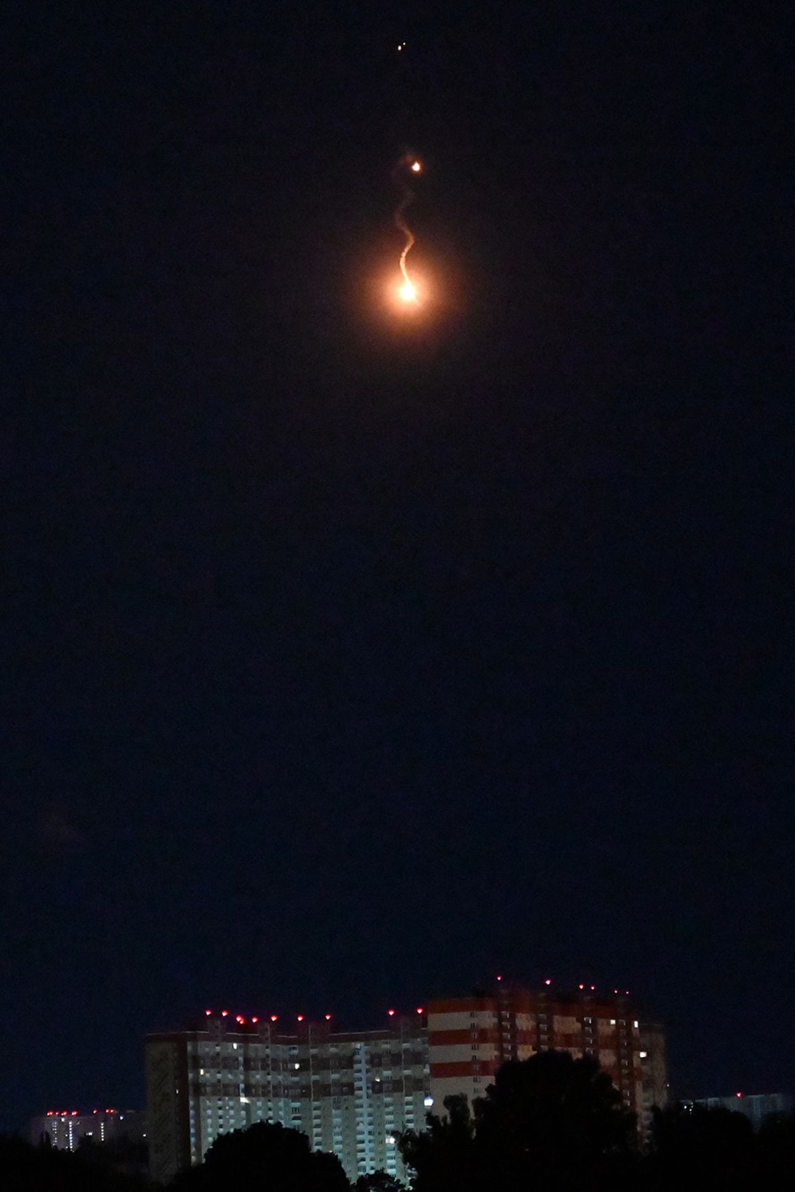 撃墜されたロシア軍のドローン＝１０日、ウクライナ首都キーウ/Sergei Supinksy/AFP/Getty Images