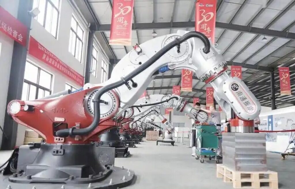 中国が11年連続で世界最大の産業用ロボット市場に