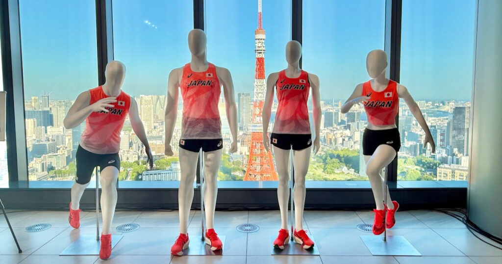 「アシックス」が「東京2025世界陸上」の公式ウエアを披露　織田裕二＆小池都知事も登壇 - WWDJAPAN