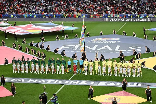 2024/25ネーションズリーグ決勝、ポルトガル対スペイン 0-0（前半）：試合開始写真2