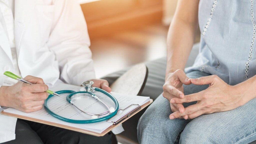 予算削減。 VMは、従業員の健康保険を放棄します