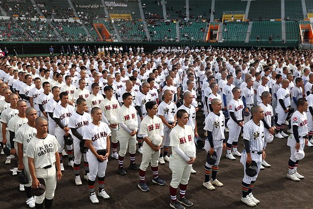 平和思い　全力で白球追う　高校野球沖縄県大会開幕