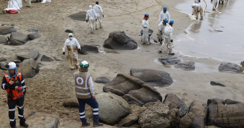 Peru: Fishers say that the compensation they received from Petroperú for oil spill is insufficient and that they are suing for more