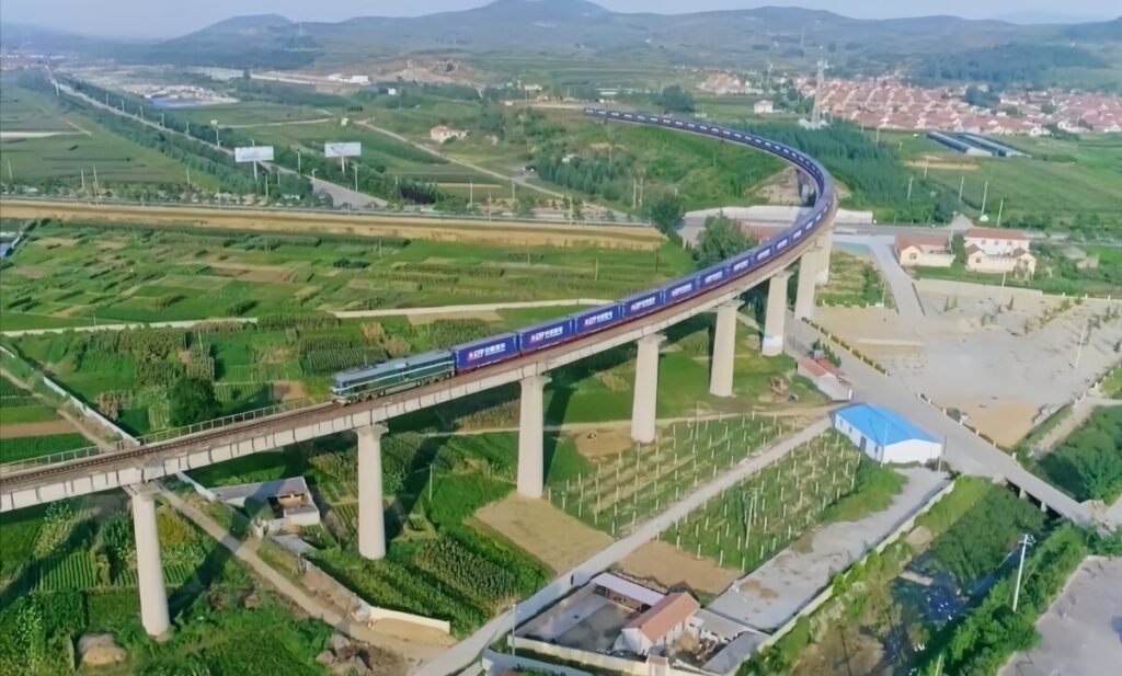 中国青島発モスクワ行き、11万本目の「中欧班列」が出発