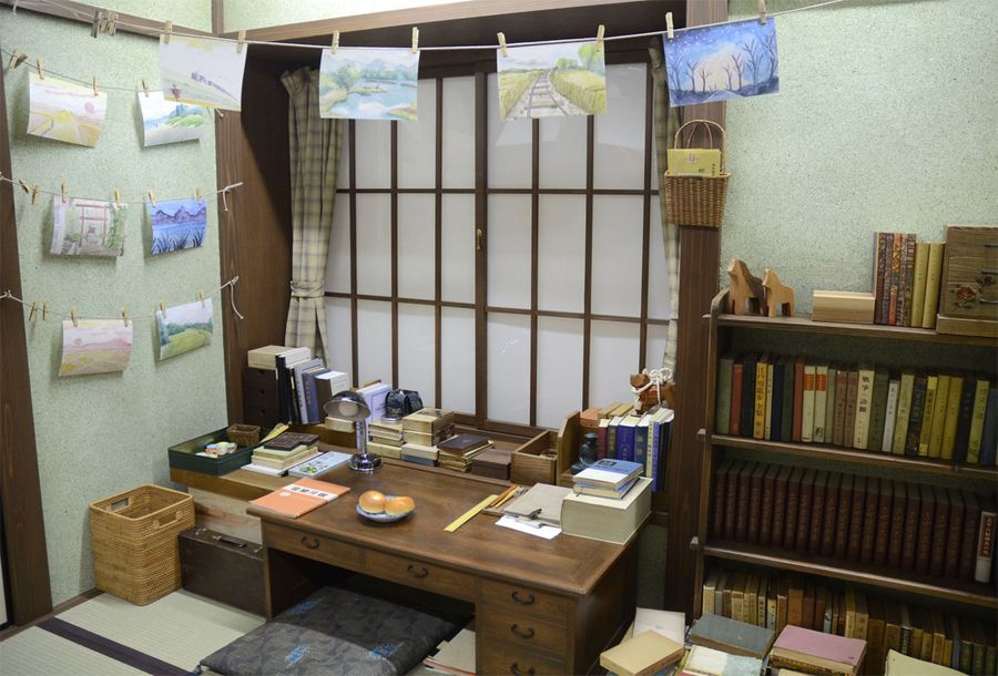 細部まで作り込まれたセット。「あんぱん」の美術スタッフが手がけた（香美市土佐山田町栄町の「バリュー」ノア店）